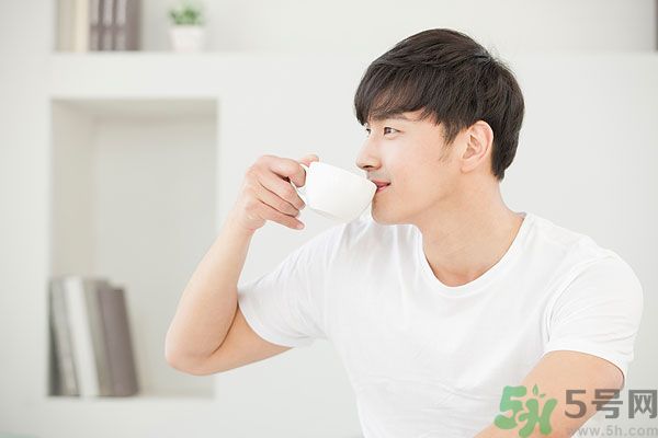 左撇子真的更聰明嗎？左撇子的優(yōu)勢與劣勢
