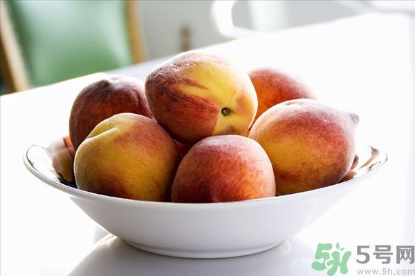 桃子上有紅點能吃嗎？桃子上有黑點可以吃嗎？
