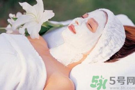皮膚出油吃什么好？皮膚出油應(yīng)該吃什么？