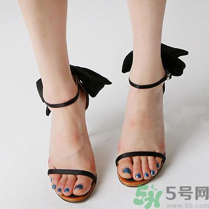 腳心長水泡是怎么回事？腳心長水泡怎么辦？