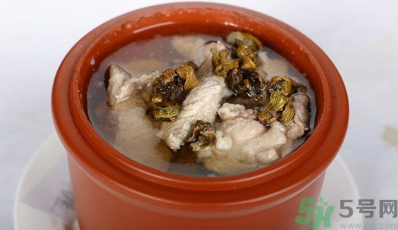 石斛和泥鰍能同吃嗎？石斛和泥鰍能一起吃嗎？