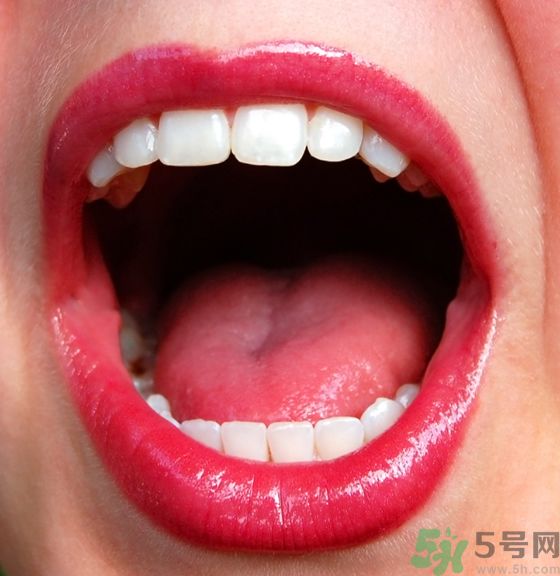 嘴里有潰瘍?cè)趺崔k？口腔潰瘍吃什么好？