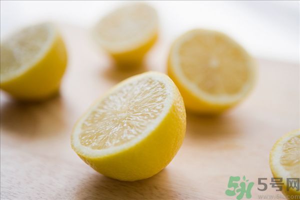檸檬汁蛋清面粉做面膜能祛斑嗎？檸檬汁蛋清面粉能做面膜嗎？