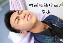 大一男生哭著打電話給媽媽是怎么回事？