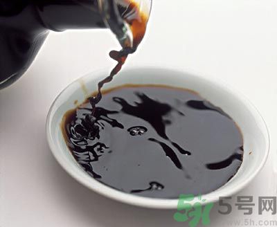 炒菜用白醋還是米醋好？白醋可以用來(lái)炒菜嗎？