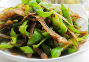 油燜干魚怎么做的？干魚怎么炒好吃？