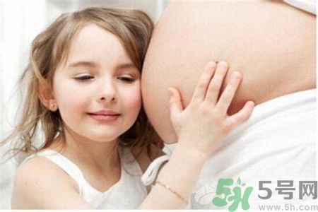 9歲女孩擬二胎合同維權(quán)是怎么回事？父母生二胎要怎樣和孩子溝通？