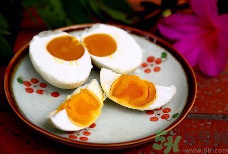 吃咸鴨蛋會(huì)上火嗎？吃咸鴨蛋可以降火嗎？