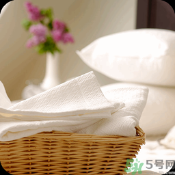 衣服上沾到油漬怎么洗干凈？衣服上有油漬要怎么辦？