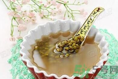 菊花晶能喝綠豆湯一起喝嗎？菊花晶和綠豆湯可以一起喝嗎？