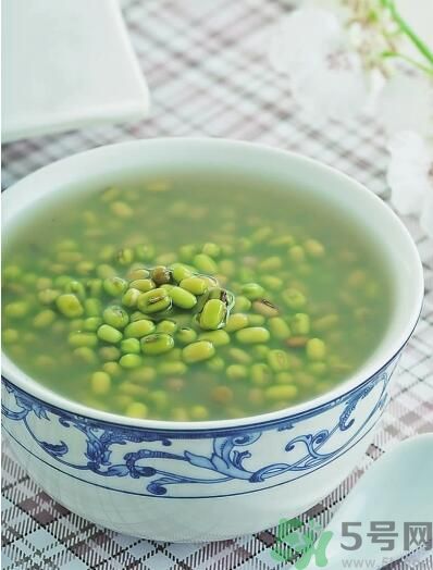 菊花晶能喝綠豆湯一起喝嗎？菊花晶和綠豆湯可以一起喝嗎？