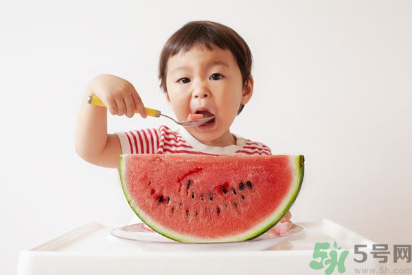 西瓜放冰箱可以放幾天？西瓜放冰箱隔夜能吃嗎？