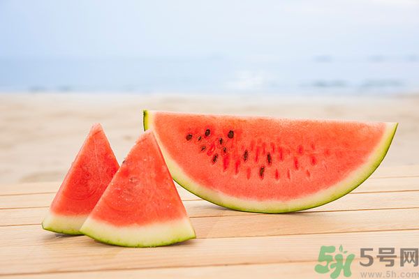 衣服上的西瓜汁怎么洗掉？怎么洗掉西瓜汁？