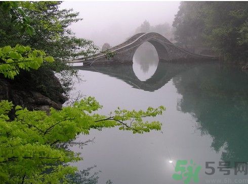 西安一高校多名學(xué)生嘔吐腹瀉原因是什么？多名學(xué)生嘔吐腹瀉是哪個學(xué)校？