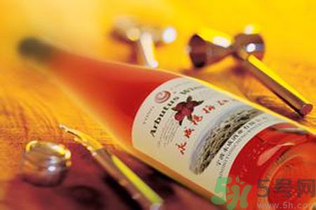 痛風(fēng)可以喝楊梅酒嗎？痛風(fēng)患者可以喝什么酒？