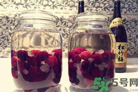 楊梅酒要泡多久？楊梅酒的保質(zhì)期是多久？