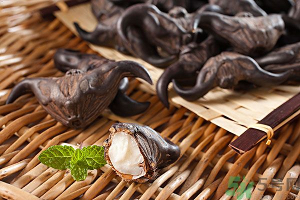 菱角汁染色怎么辦？菱角汁怎么洗掉？