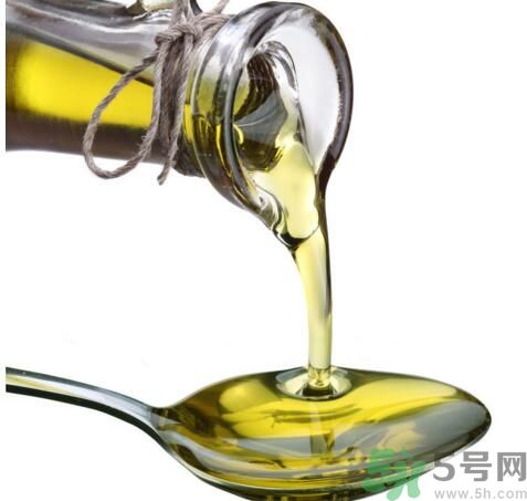 橄欖油夏天要放冰箱嗎？橄欖油可以放冰箱嗎？