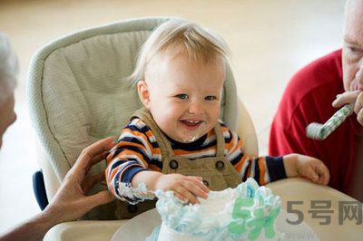 小孩子咬鉛筆會鉛中毒嗎？小孩子咬鉛筆會影響身體健康嗎？