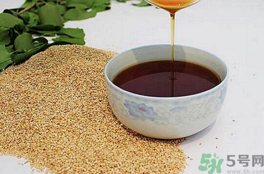 夏天小磨油要不要放冰箱？小磨油可不可以放冰箱？