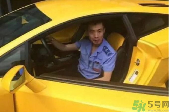 開蘭博基尼上下班的人是誰？開蘭博基尼上下班開的是哪輛公交車？