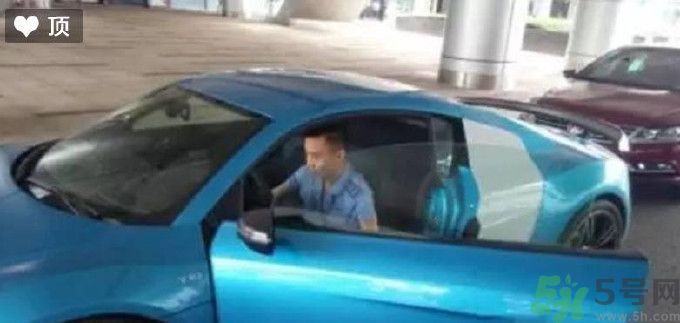 開蘭博基尼上下班的人是誰？開蘭博基尼上下班開的是哪輛公交車？