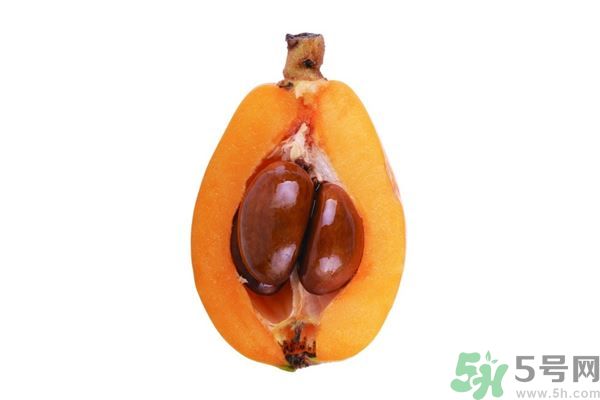 枇杷能跟百合一起煮嗎？ 枇杷能和銀耳一起煮嗎？