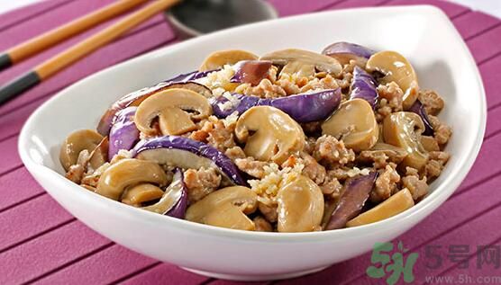 茄子可以炒蘑菇嗎？茄子炒蘑菇吃好嗎？