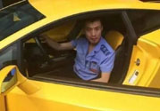 開蘭博基尼上下班的人是誰(shuí)？開蘭博基尼上下班開的是哪輛公交車？
