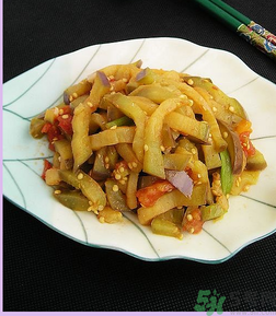 炒茄子發(fā)黑怎么辦？炒茄子怎么才能不發(fā)黑？
