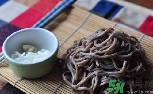 蕎麥?zhǔn)前l(fā)物嗎？蕎麥?zhǔn)遣皇前l(fā)物？