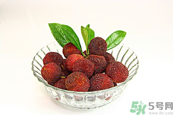 吃楊梅時可以喝茶嗎？吃楊梅時喝茶有什么壞處？