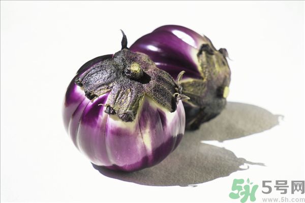 茄子里面有黑點(diǎn)能吃嗎？茄子里面黑了能吃嗎？