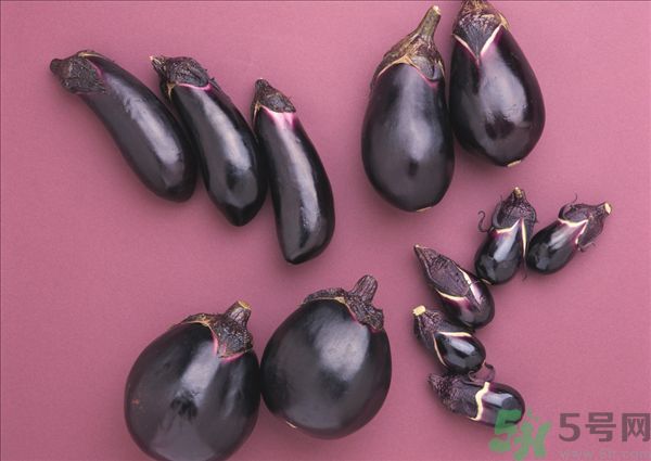 茄子里面發(fā)棕色能吃嗎？茄子里面有褐色能吃嗎？