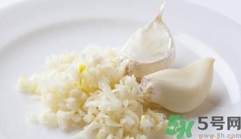 吃粽子時可以就大蒜嗎？粽子可以和大蒜一起吃嗎？