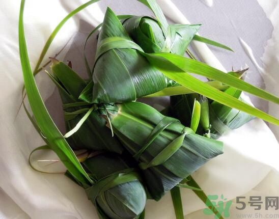 熟粽子泡在水里會(huì)壞嗎？熟粽子為什么要泡在水里？