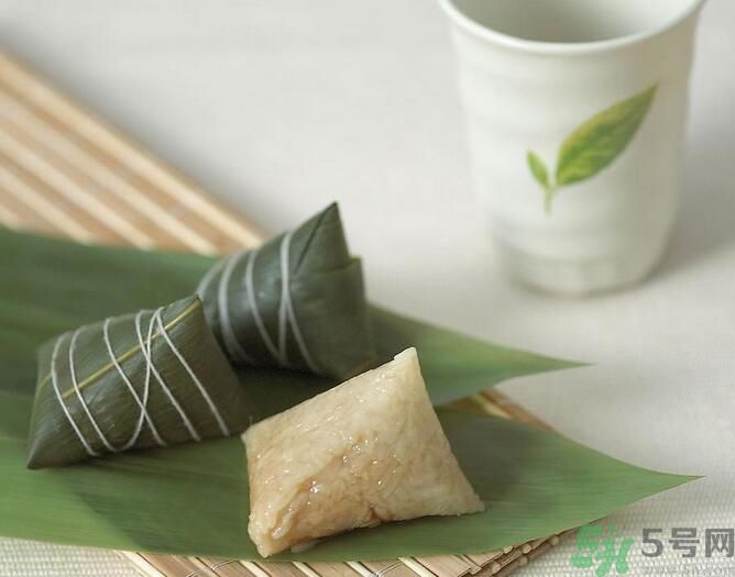 熟粽子泡在水里會(huì)壞嗎？熟粽子為什么要泡在水里？
