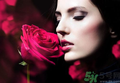 女性喝菖蒲酒有什么好處？女性喝菖蒲酒可以調(diào)經(jīng)嗎？