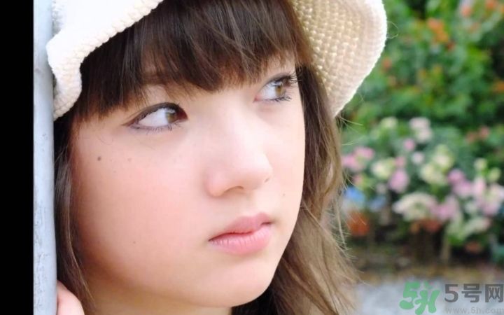 15歲變聲正常嗎？女生15歲才變聲正不正常？