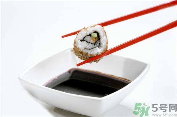 老抽和生抽的區(qū)別方法？怎么區(qū)分生抽和老抽？
