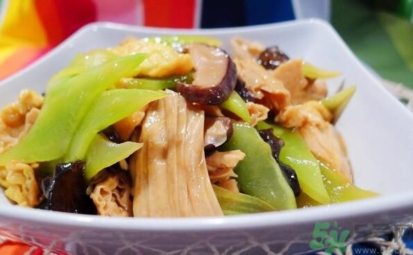 萵筍可以和香菇一起炒嗎？萵筍和香菇一起吃好嗎？