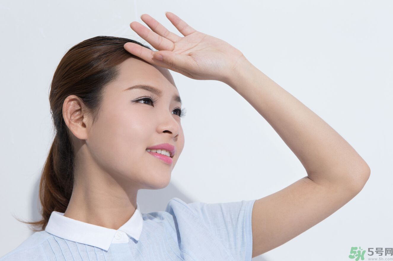 胳膊曬黑了多久能恢復(fù)？胳膊曬黑了怎么白回來？