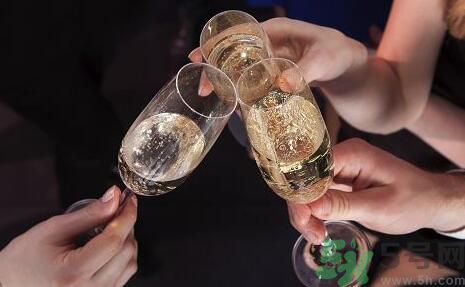 胡蘿卜汁可以解酒嗎？喝胡蘿卜汁可以醒酒嗎？