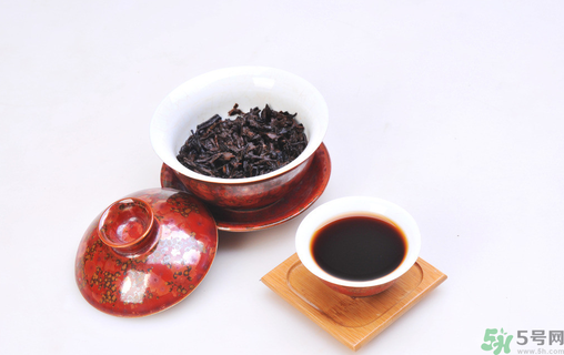 普洱茶生茶好還是熟茶好？普洱茶的功效與作用？