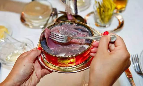 鯡魚(yú)罐頭是什么?鯡魚(yú)罐頭為什么這么臭