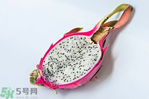 火龍果外面發(fā)霉了里面還能吃么？火龍果外皮爛了還能吃嗎？