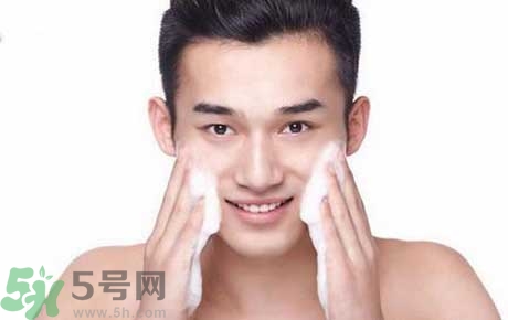 整天對(duì)著電腦，怎么減少對(duì)皮膚的傷害？