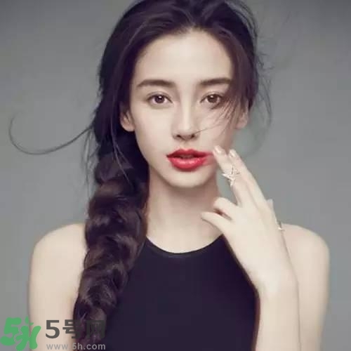 唇色深的人適合什么顏色的口紅？如何挑選口紅的顏色？