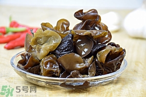 木耳能用開水泡嗎？泡木耳用熱水還是涼水好？