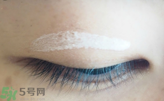 單眼皮怎么變雙眼皮了？單眼皮上面有一條線